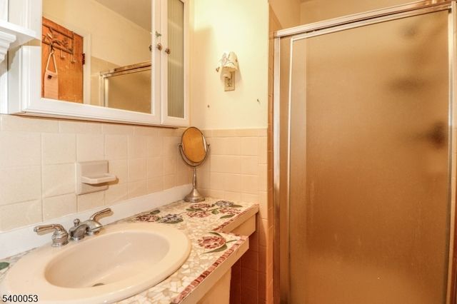 74 Newman St, Metuchen Boro, NJ 08840