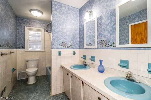 74 Newman St, Metuchen Boro, NJ 08840