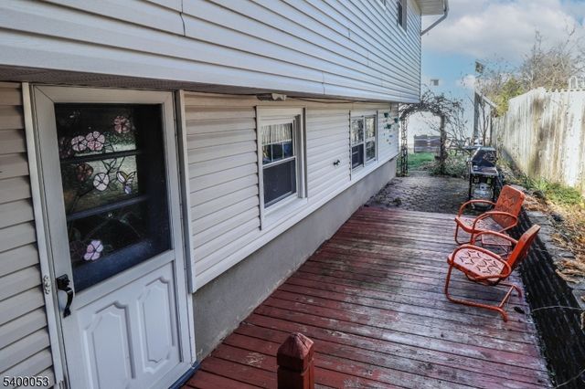 74 Newman St, Metuchen Boro, NJ 08840