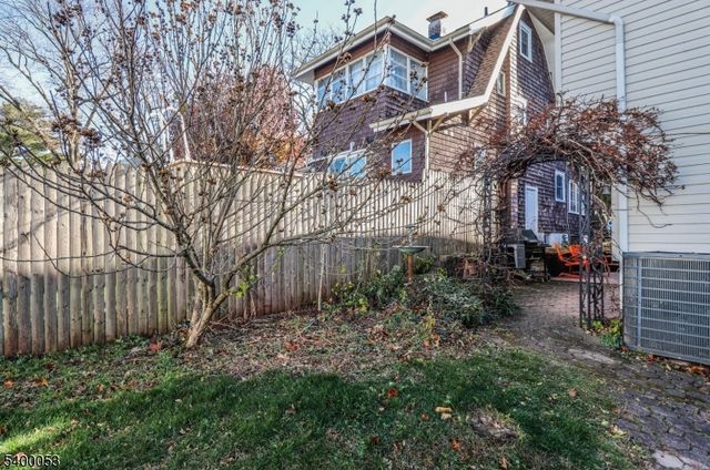 74 Newman St, Metuchen Boro, NJ 08840