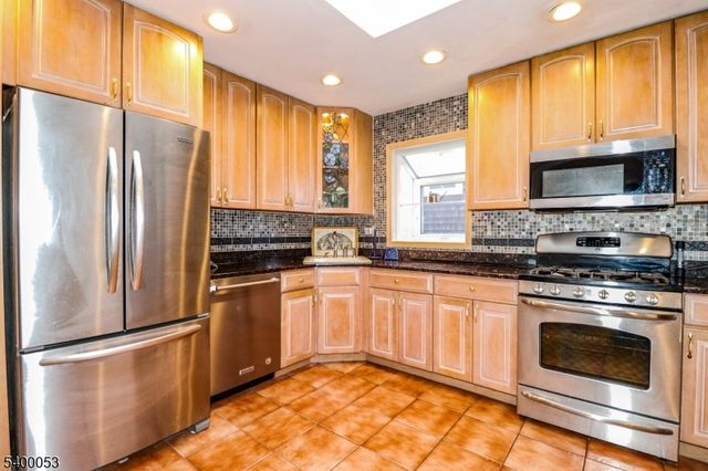 74 Newman St, Metuchen Boro, NJ 08840