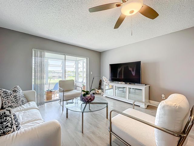 133 Lake Evelyn Drive, West Palm Beach, FL 33411