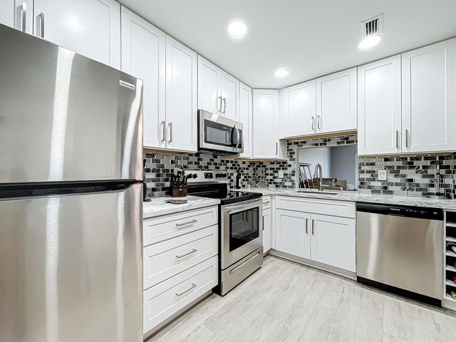 133 Lake Evelyn Drive, West Palm Beach, FL 33411