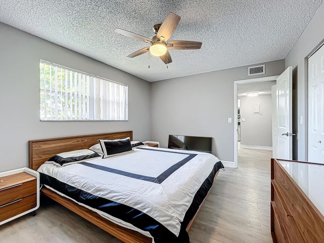 133 Lake Evelyn Drive, West Palm Beach, FL 33411