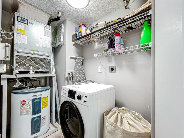 133 Lake Evelyn Drive, West Palm Beach, FL 33411