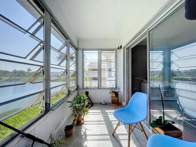 133 Lake Evelyn Drive, West Palm Beach, FL 33411