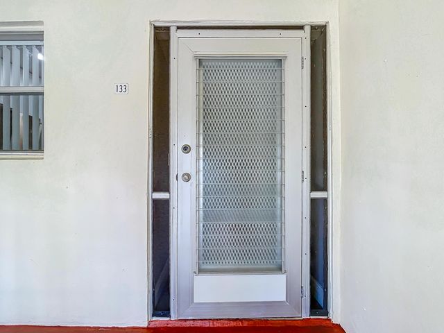 133 Lake Evelyn Drive, West Palm Beach, FL 33411