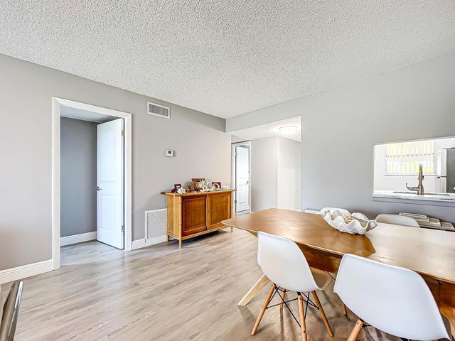 133 Lake Evelyn Drive, West Palm Beach, FL 33411