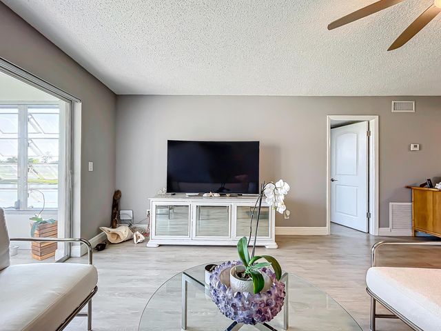 133 Lake Evelyn Drive, West Palm Beach, FL 33411