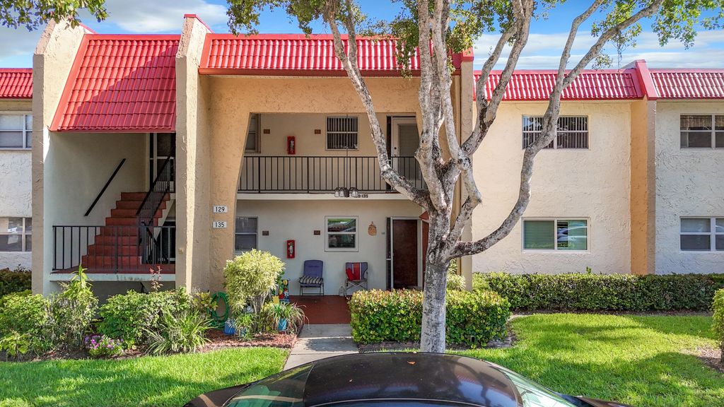 133 Lake Evelyn Drive, West Palm Beach, FL 33411