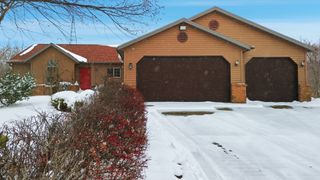 678 Pheasant Run, Dixon, IL 61021