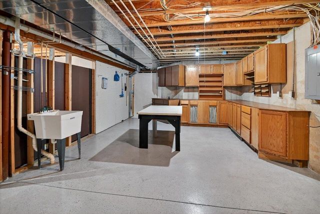 608 Springbrook Circle, Deforest, WI 53532