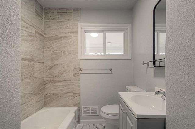 7304 E 109th Terrace, Kansas City, MO 64134