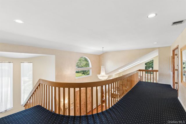 2 Greenwood Lane, Woodbury, NY 11797