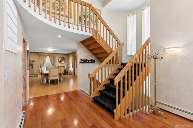 2 Greenwood Lane, Woodbury, NY 11797