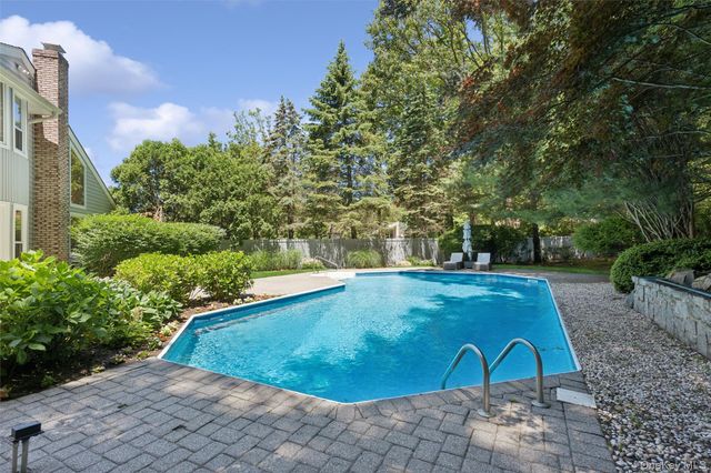2 Greenwood Lane, Woodbury, NY 11797