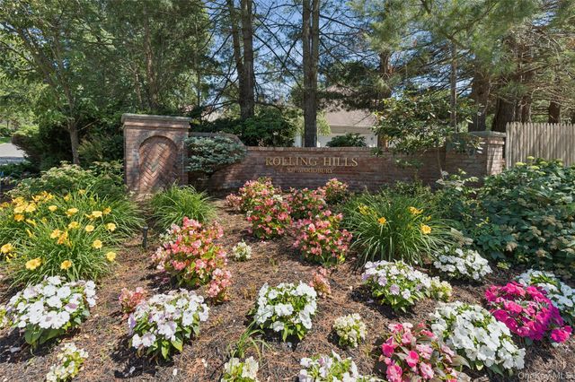 2 Greenwood Lane, Woodbury, NY 11797