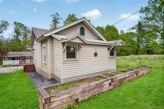 48-50 Horseshoe Lake Road, Kauneonga Lake, NY 12749