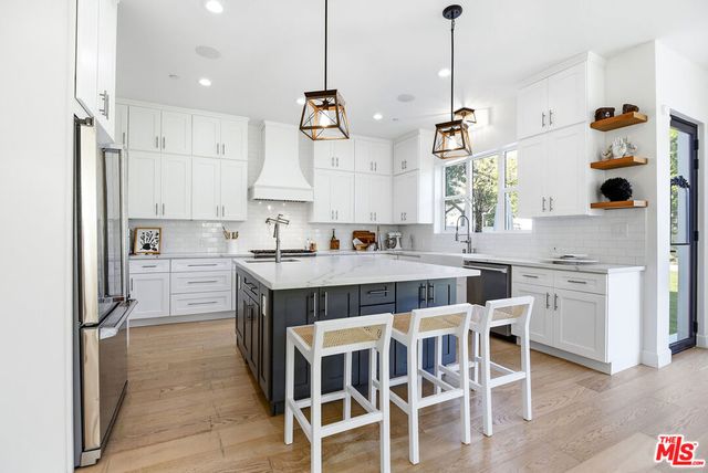 8308 Mcconnell Avenue, Los Angeles, CA 90045