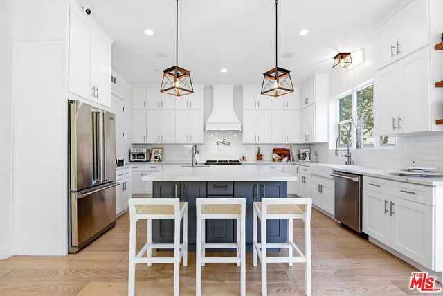 8308 Mcconnell Avenue, Los Angeles, CA 90045