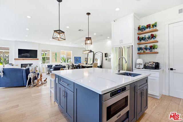 8308 Mcconnell Avenue, Los Angeles, CA 90045