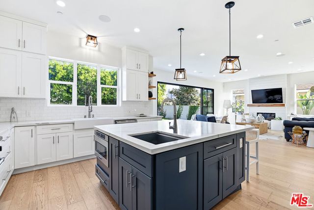 8308 Mcconnell Avenue, Los Angeles, CA 90045