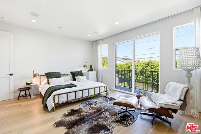 8308 Mcconnell Avenue, Los Angeles, CA 90045