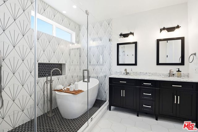 8308 Mcconnell Avenue, Los Angeles, CA 90045