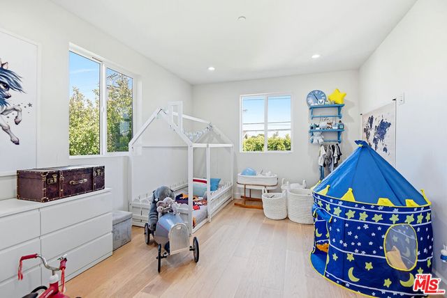 8308 Mcconnell Avenue, Los Angeles, CA 90045