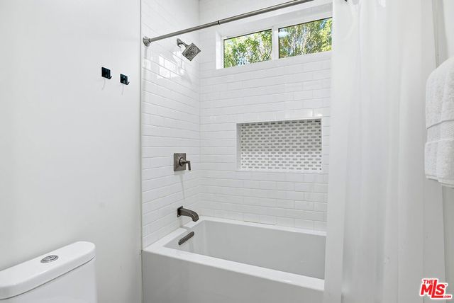 8308 Mcconnell Avenue, Los Angeles, CA 90045