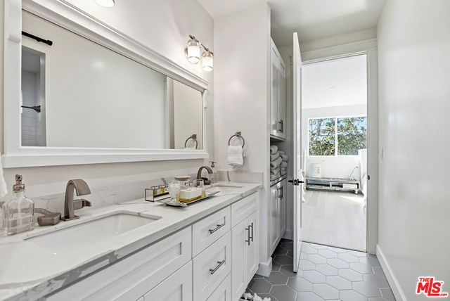 8308 Mcconnell Avenue, Los Angeles, CA 90045