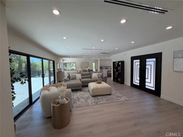 5843 Nevada, Woodland Hills, CA 91367