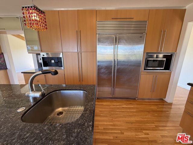4613 Reforma Road, Woodland Hills (los Angeles), CA 91364