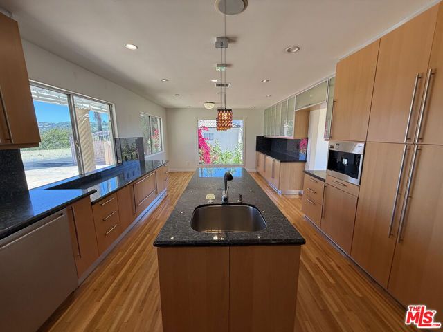 4613 Reforma Road, Woodland Hills (los Angeles), CA 91364