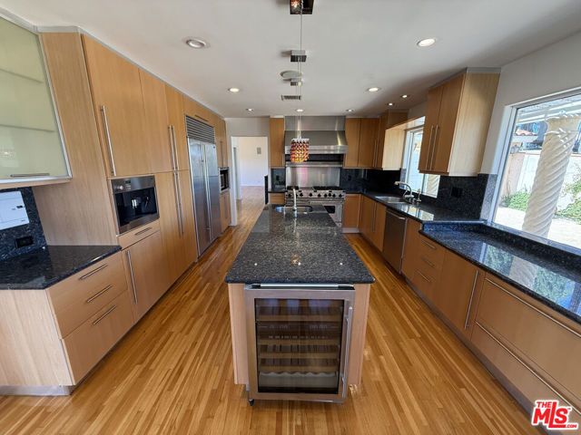 4613 Reforma Road, Woodland Hills (los Angeles), CA 91364