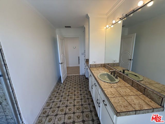 4613 Reforma Road, Woodland Hills (los Angeles), CA 91364