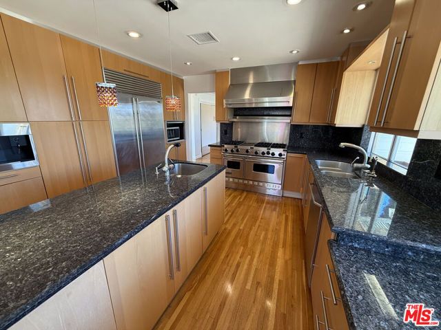 4613 Reforma Road, Woodland Hills (los Angeles), CA 91364