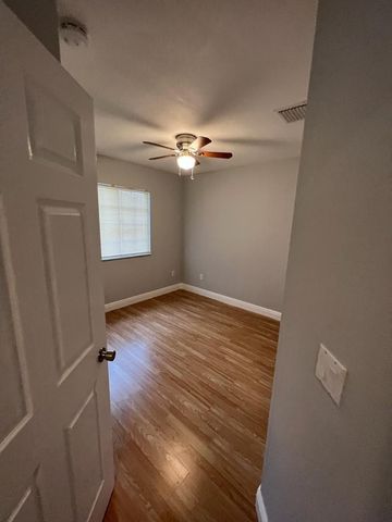 2018 Freeport Ln, Riviera Beach, FL 33404