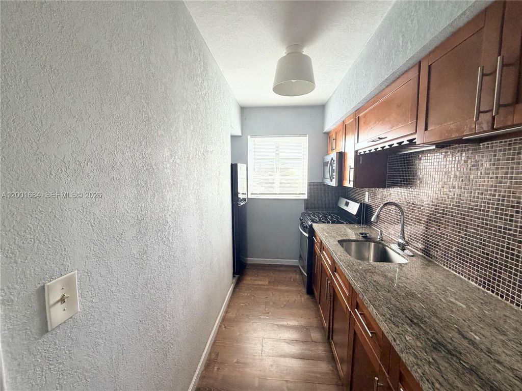 620 84th St 25, Miami Beach, FL 33141