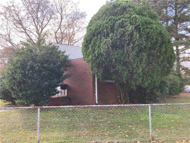 2900 Mayon DR, Chesapeake, VA 23325