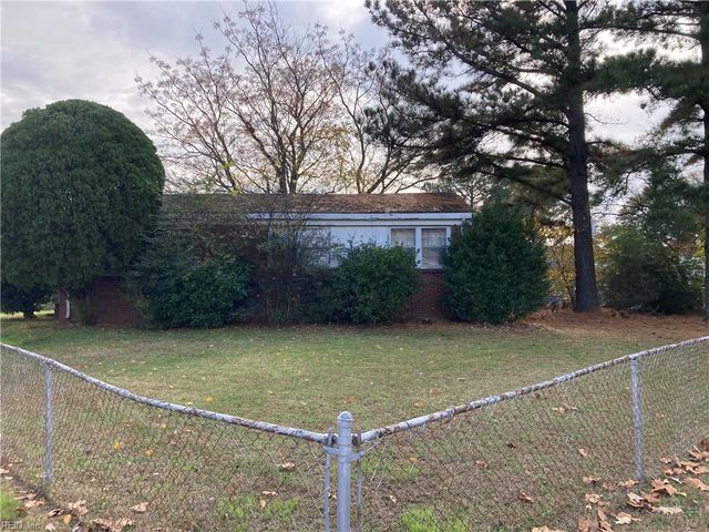 2900 Mayon DR, Chesapeake, VA 23325