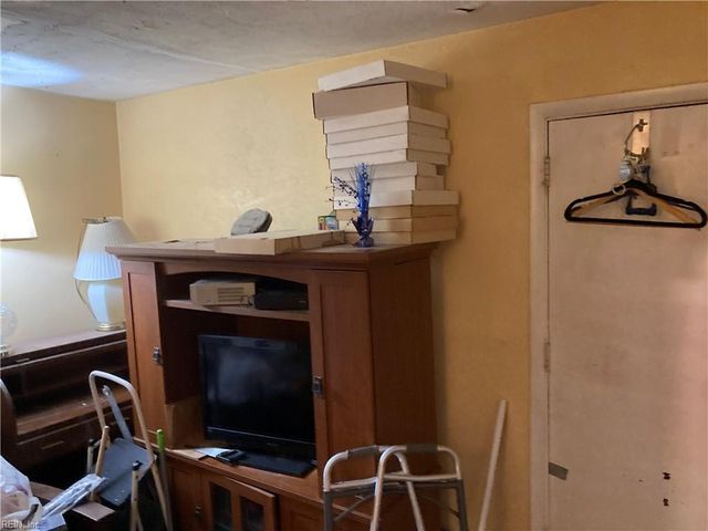 2900 Mayon DR, Chesapeake, VA 23325