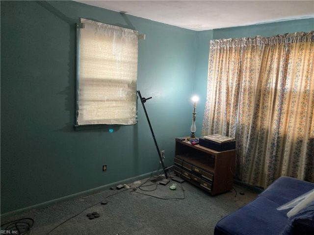 2900 Mayon DR, Chesapeake, VA 23325