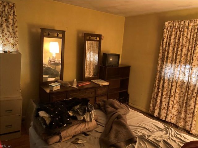 2900 Mayon DR, Chesapeake, VA 23325