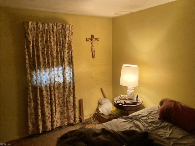 2900 Mayon DR, Chesapeake, VA 23325