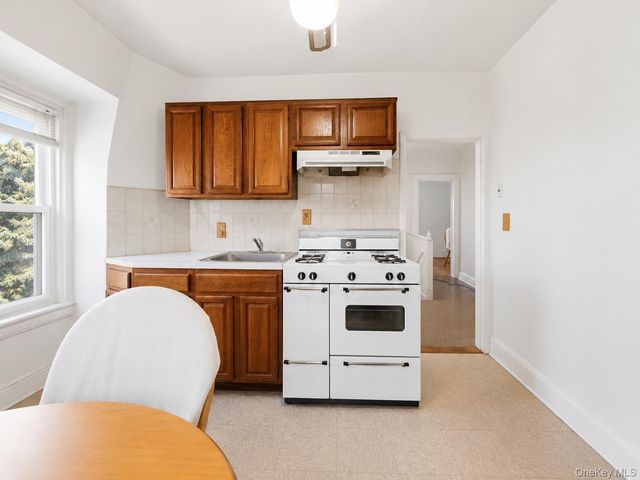 19 Ridgewood Avenue, Yonkers, NY 10704