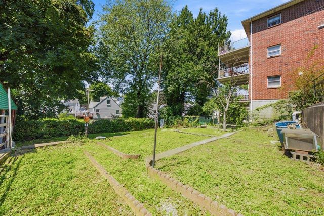 19 Ridgewood Avenue, Yonkers, NY 10704