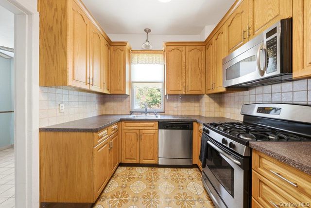 19 Ridgewood Avenue, Yonkers, NY 10704