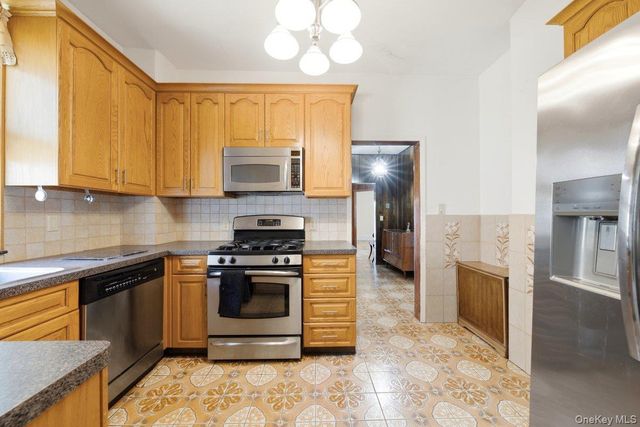 19 Ridgewood Avenue, Yonkers, NY 10704