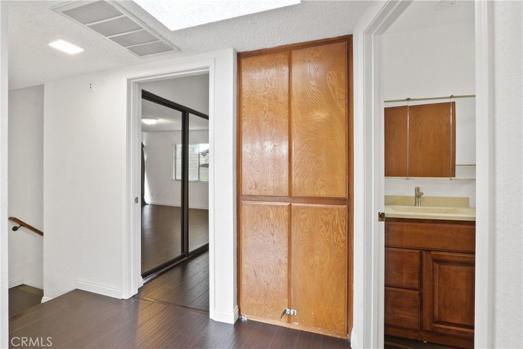 Image 13 of property listing at 2501 W Grand Avenue 1, Alhambra, CA 91801